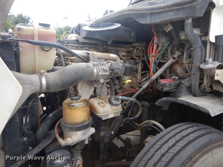 image for item DI1765 2012 Freightliner Cascadia 125 semi truck