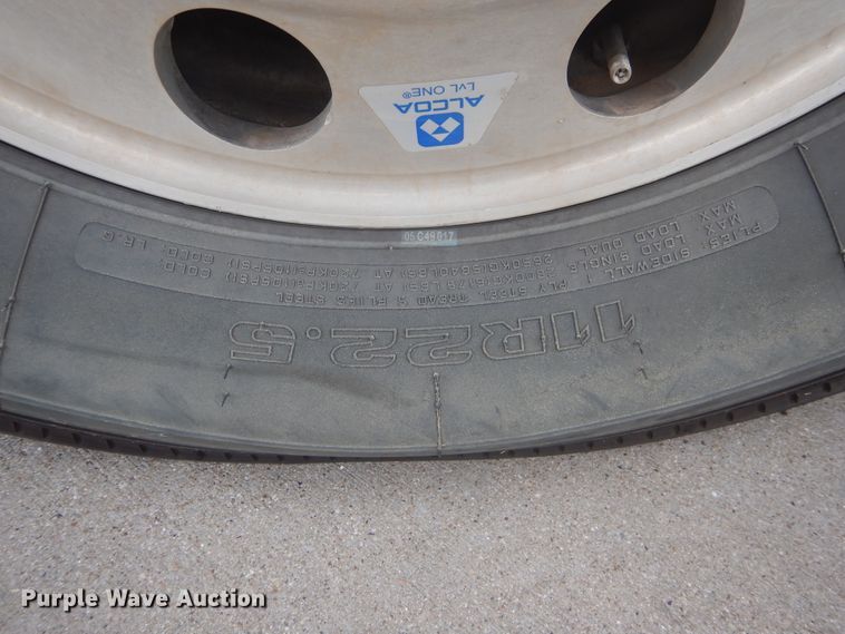 image for item DI1765 2012 Freightliner Cascadia 125 semi truck