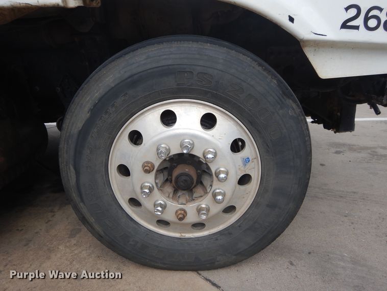 image for item DI1765 2012 Freightliner Cascadia 125 semi truck