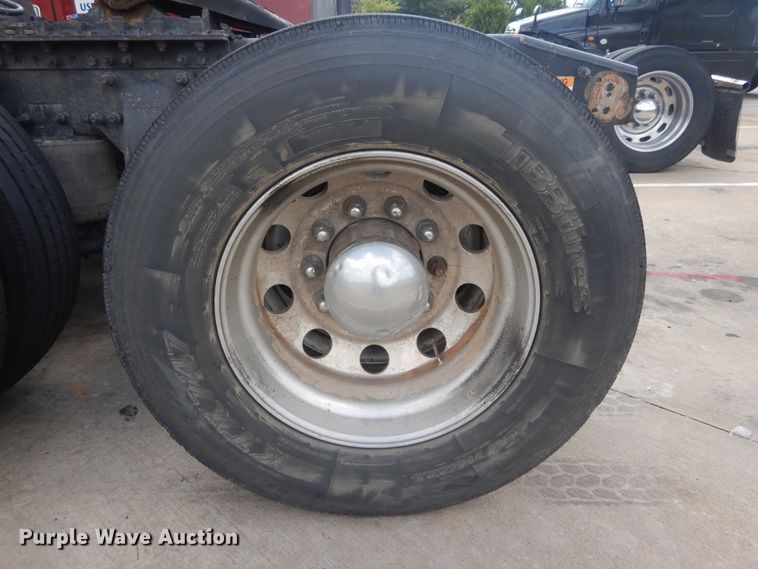 image for item DI1765 2012 Freightliner Cascadia 125 semi truck