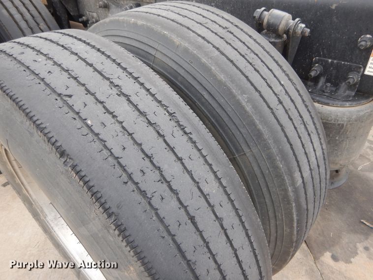 image for item DI1765 2012 Freightliner Cascadia 125 semi truck