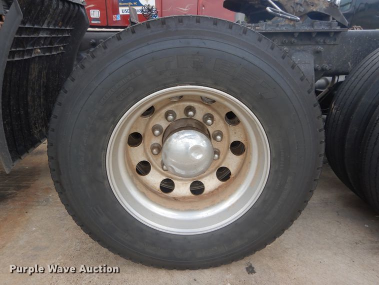 image for item DI1765 2012 Freightliner Cascadia 125 semi truck