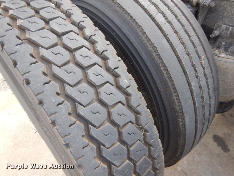 image for item DI1765 2012 Freightliner Cascadia 125 semi truck