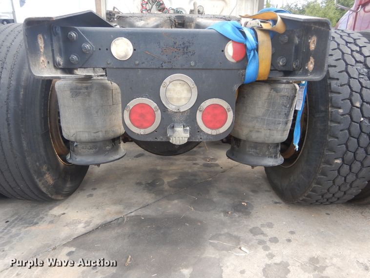 image for item DI1765 2012 Freightliner Cascadia 125 semi truck