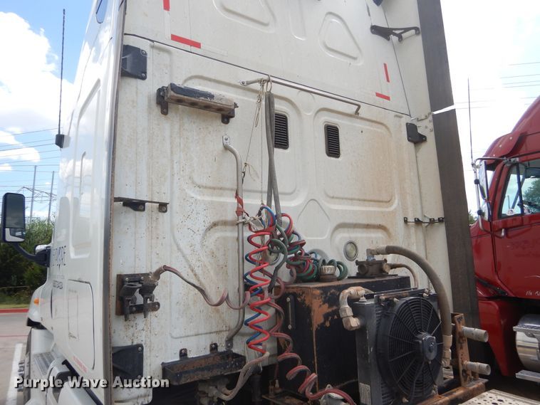 image for item DI1765 2012 Freightliner Cascadia 125 semi truck