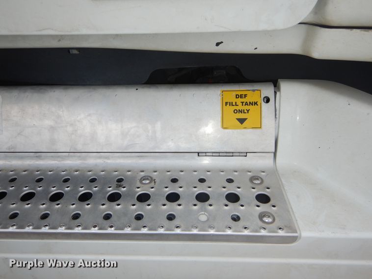 image for item DI1765 2012 Freightliner Cascadia 125 semi truck