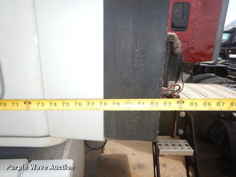 image for item DI1765 2012 Freightliner Cascadia 125 semi truck