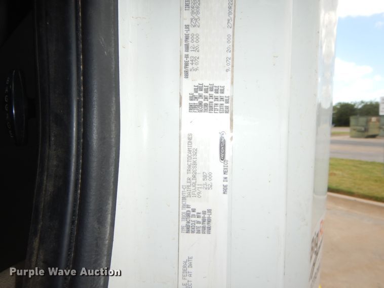 image for item DI1765 2012 Freightliner Cascadia 125 semi truck