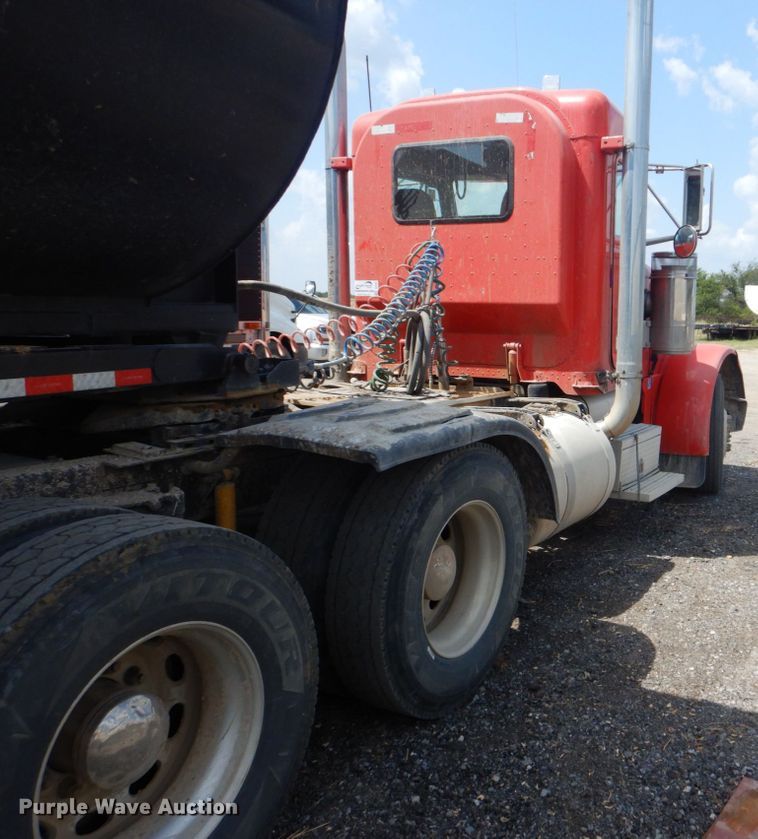 image for item DI2295 2003 Peterbilt 379 semi truck