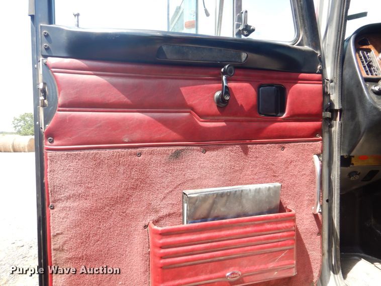 image for item DI2295 2003 Peterbilt 379 semi truck