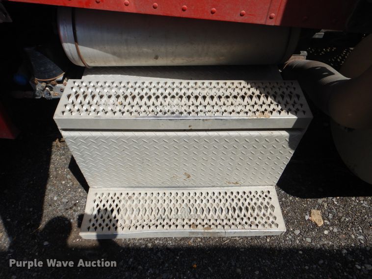 image for item DI2295 2003 Peterbilt 379 semi truck