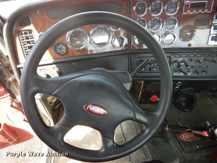 image for item DI2295 2003 Peterbilt 379 semi truck