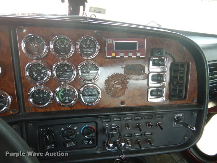 image for item DI2295 2003 Peterbilt 379 semi truck