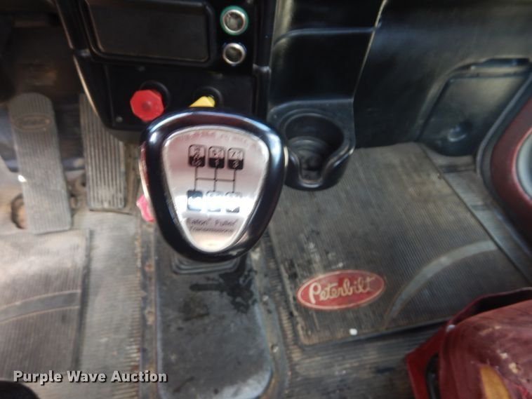 image for item DI2295 2003 Peterbilt 379 semi truck