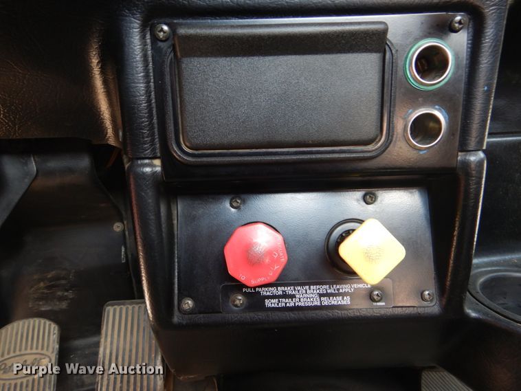 image for item DI2295 2003 Peterbilt 379 semi truck