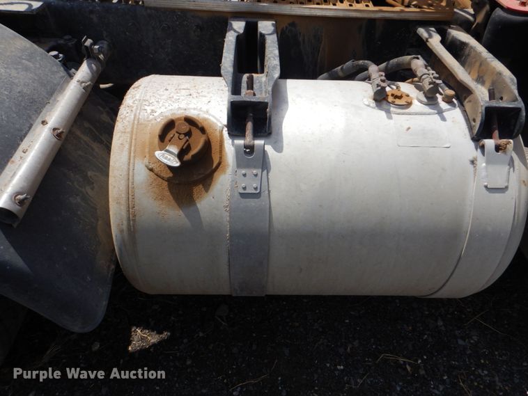 image for item DI2295 2003 Peterbilt 379 semi truck