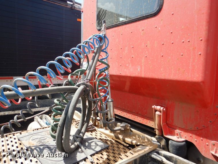 image for item DI2295 2003 Peterbilt 379 semi truck