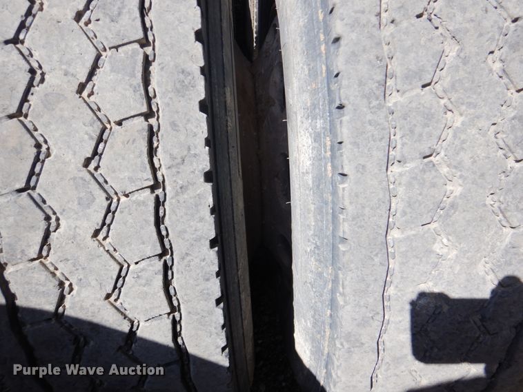 image for item DI2295 2003 Peterbilt 379 semi truck