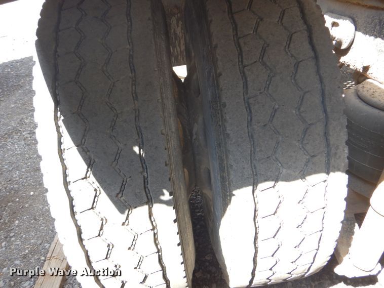 image for item DI2295 2003 Peterbilt 379 semi truck