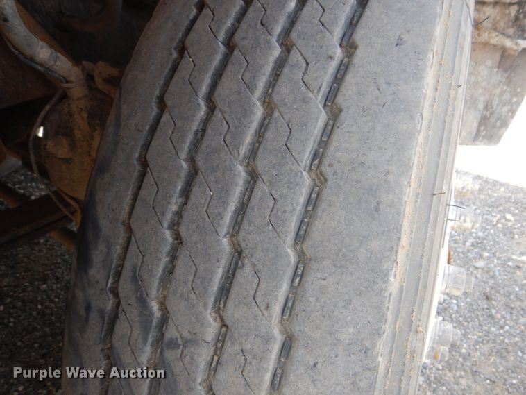 image for item DI2295 2003 Peterbilt 379 semi truck