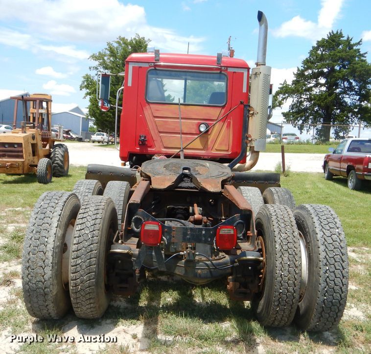 image for item ED9444 1995 Mack CH613 semi truck
