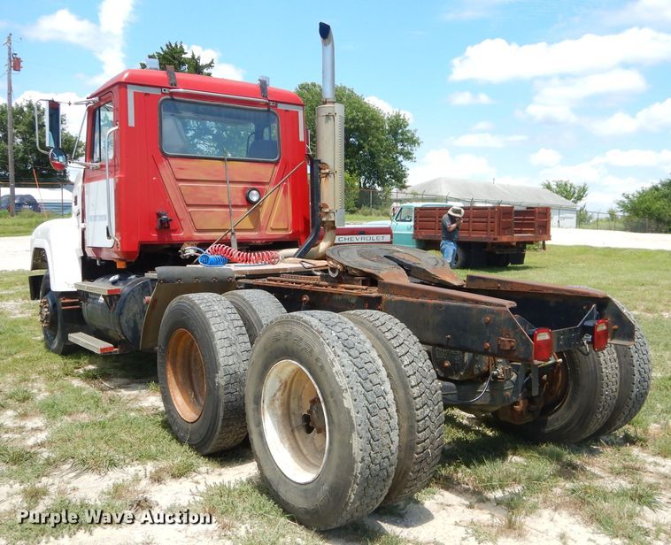 image for item ED9444 1995 Mack CH613 semi truck