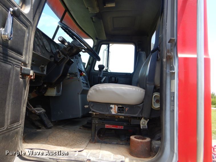 image for item ED9444 1995 Mack CH613 semi truck