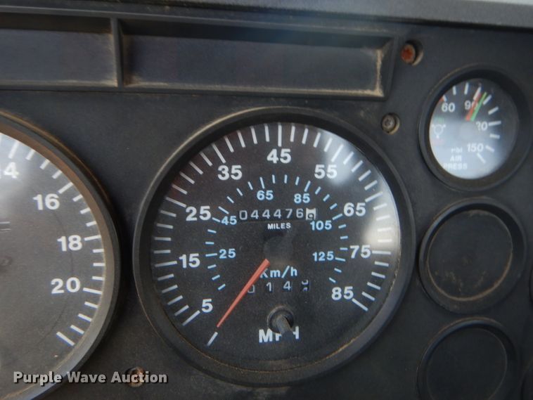 image for item ED9444 1995 Mack CH613 semi truck