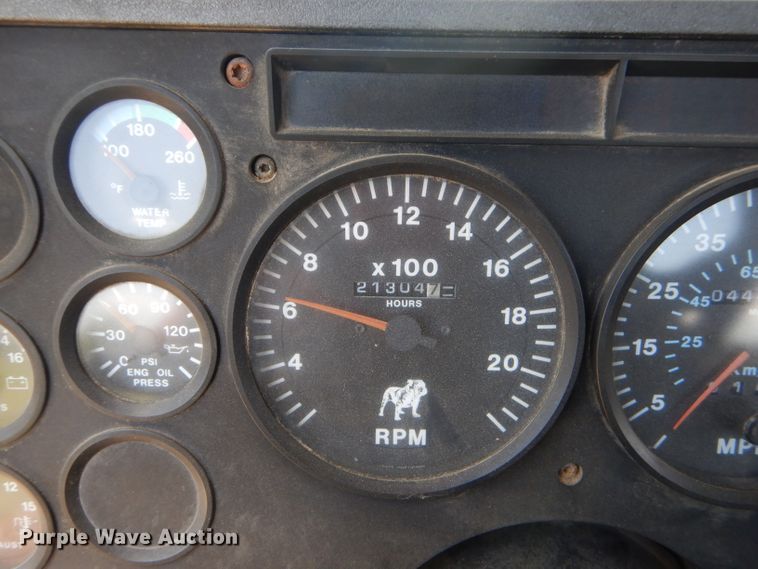 image for item ED9444 1995 Mack CH613 semi truck