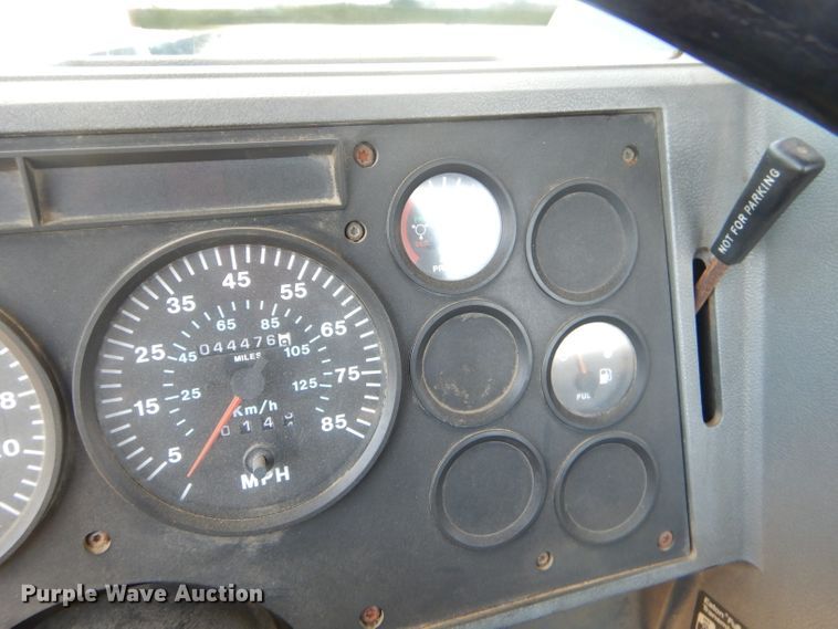 image for item ED9444 1995 Mack CH613 semi truck