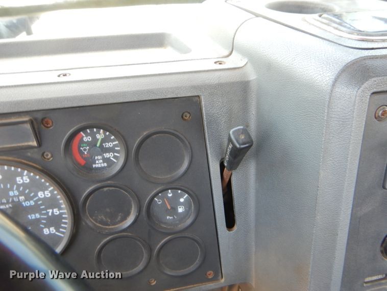 image for item ED9444 1995 Mack CH613 semi truck