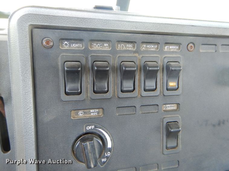 image for item ED9444 1995 Mack CH613 semi truck