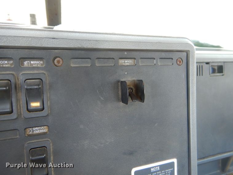 image for item ED9444 1995 Mack CH613 semi truck