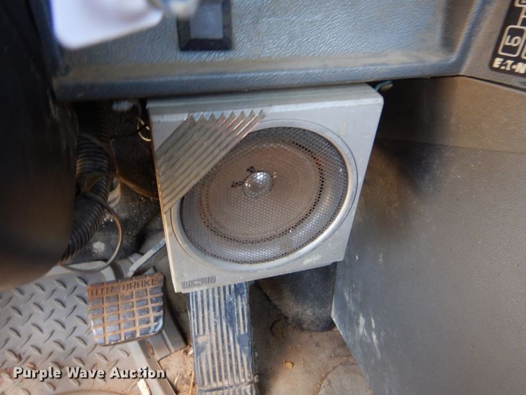 image for item ED9444 1995 Mack CH613 semi truck