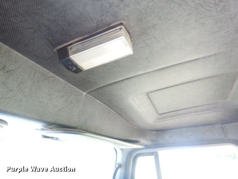 image for item ED9444 1995 Mack CH613 semi truck