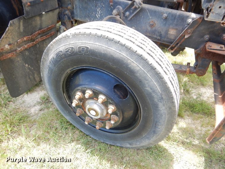 image for item ED9444 1995 Mack CH613 semi truck