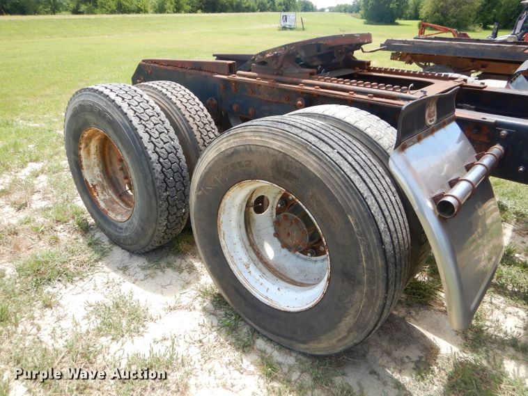 image for item ED9444 1995 Mack CH613 semi truck