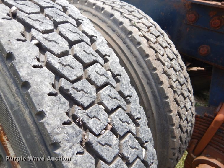 image for item ED9444 1995 Mack CH613 semi truck