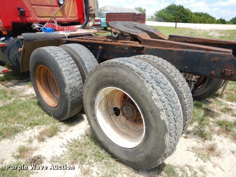 image for item ED9444 1995 Mack CH613 semi truck