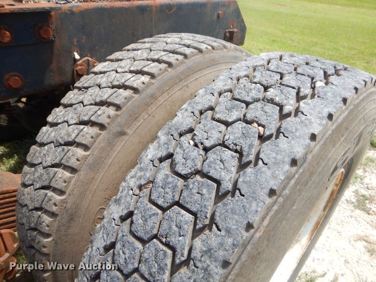 image for item ED9444 1995 Mack CH613 semi truck