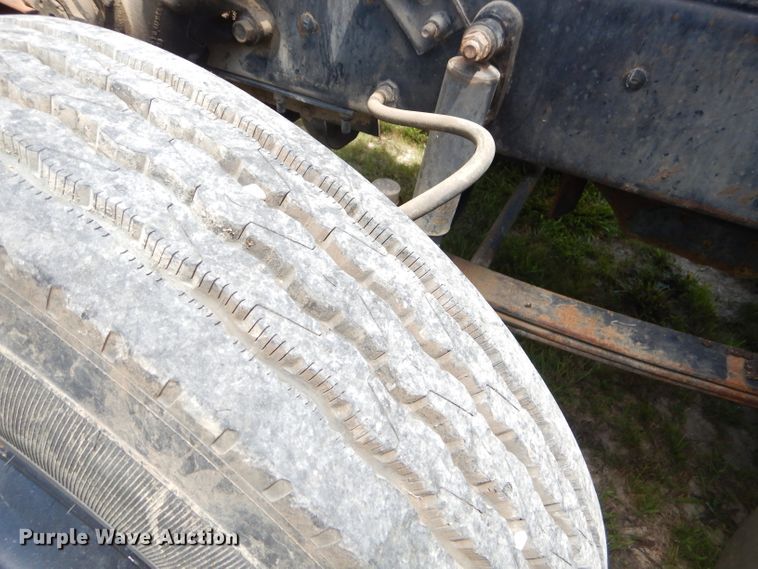 image for item ED9444 1995 Mack CH613 semi truck