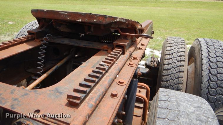 image for item ED9444 1995 Mack CH613 semi truck