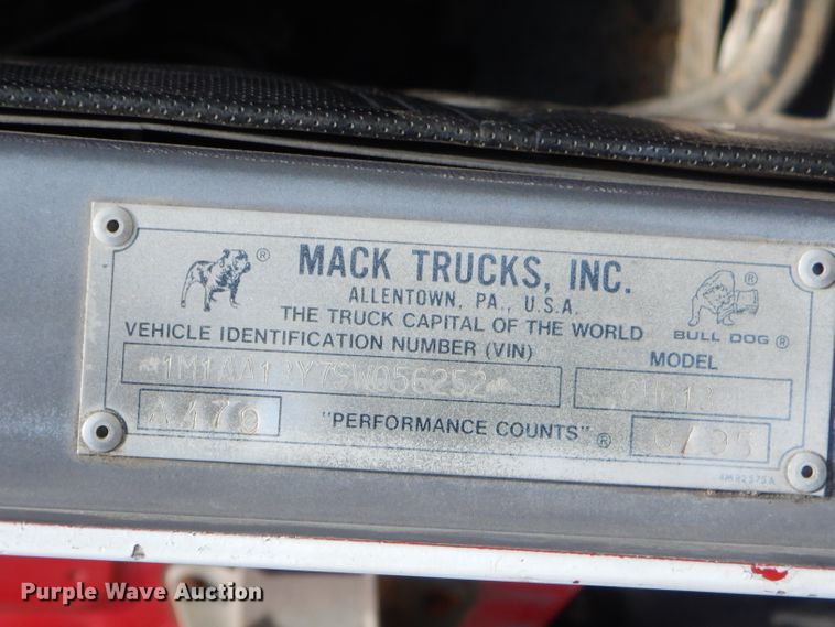 image for item ED9444 1995 Mack CH613 semi truck