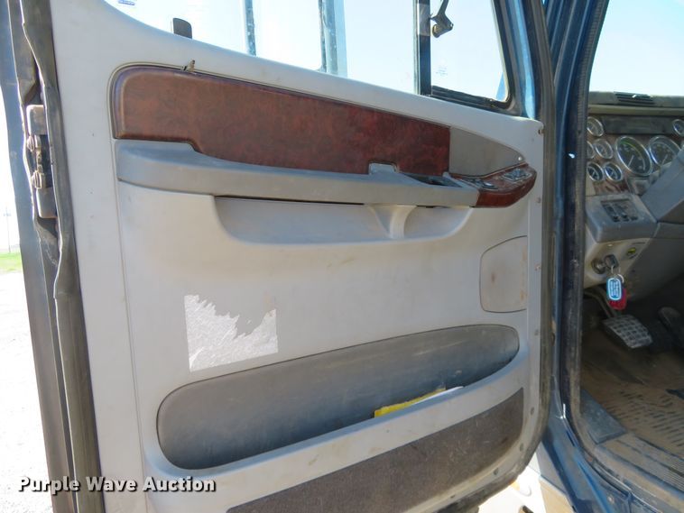 image for item EQ9288 2006 Freightliner Coronado semi truck