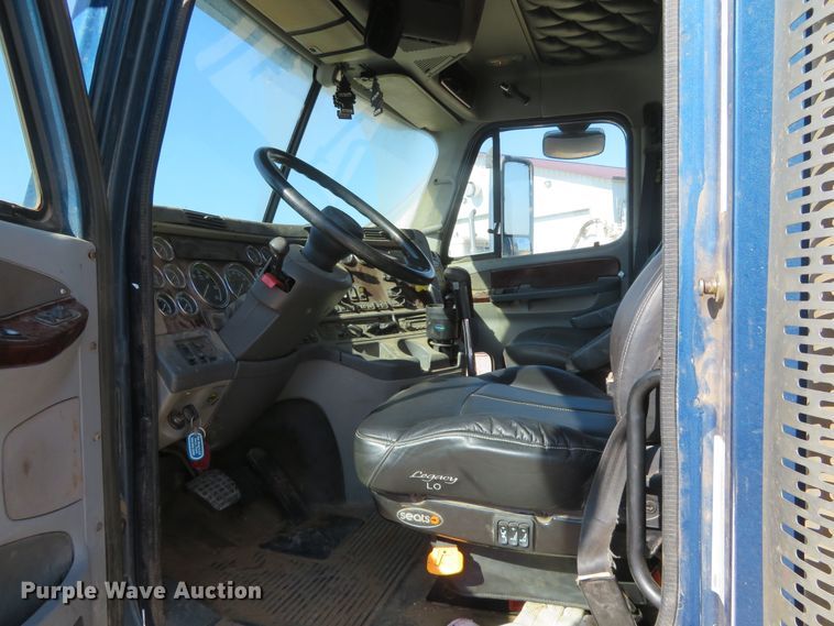 image for item EQ9288 2006 Freightliner Coronado semi truck