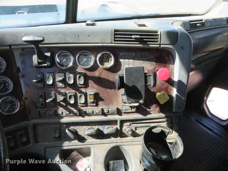 image for item EQ9288 2006 Freightliner Coronado semi truck