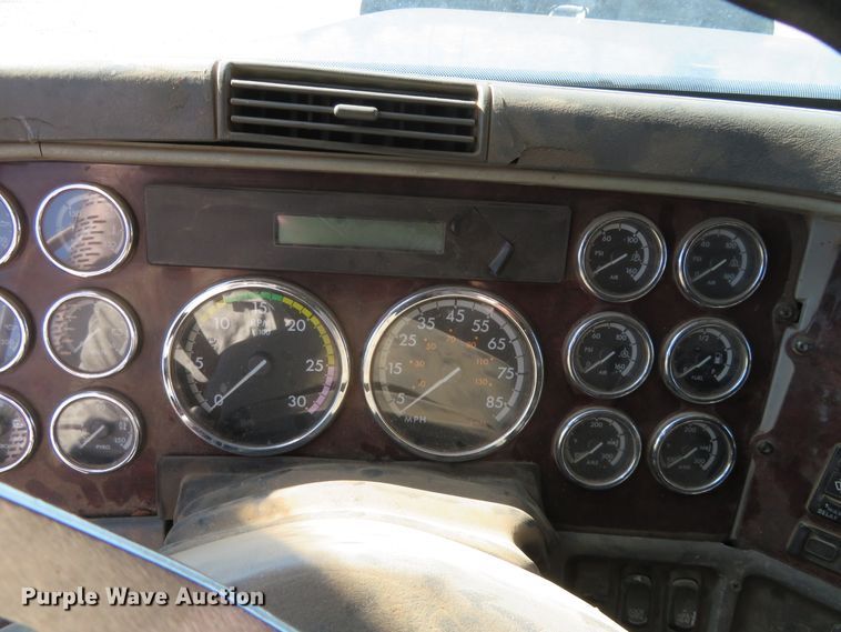 image for item EQ9288 2006 Freightliner Coronado semi truck