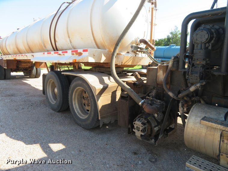 image for item EQ9288 2006 Freightliner Coronado semi truck