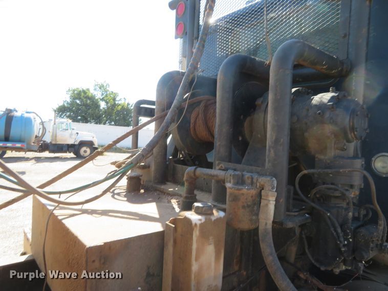 image for item EQ9288 2006 Freightliner Coronado semi truck