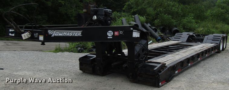 image for item FJ9729 2006 Towmaster lowboy equipment trailer